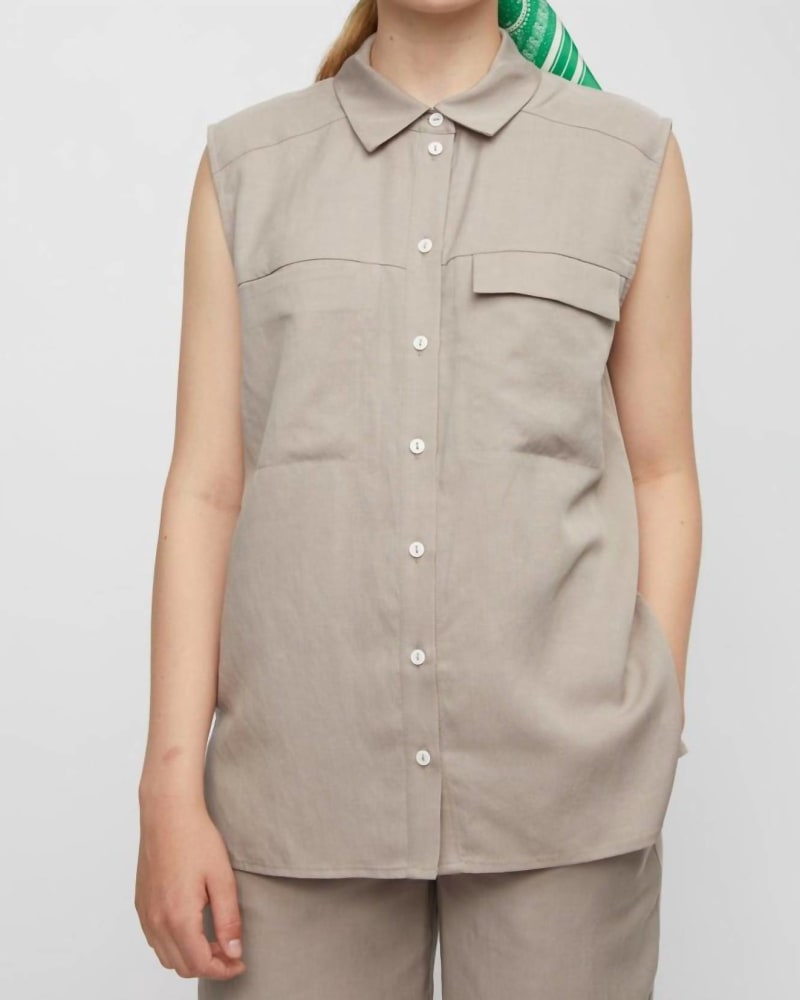 Front of a model wearing a size L Linen Top in Moon Rock in Moon Rock by JUST Female. | dia_product_style_image_id:333559